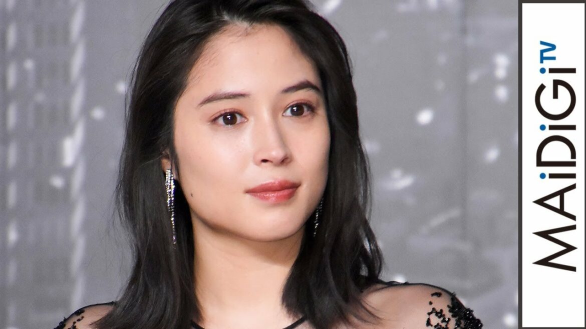 広瀬アリス、胸元シースルーの黒ドレスで美脚見せ かきあげヘアで大人の魅力 広瀬アリス、胸元シースルーの黒ドレスで美脚見せ かきあげヘアで大人の魅力