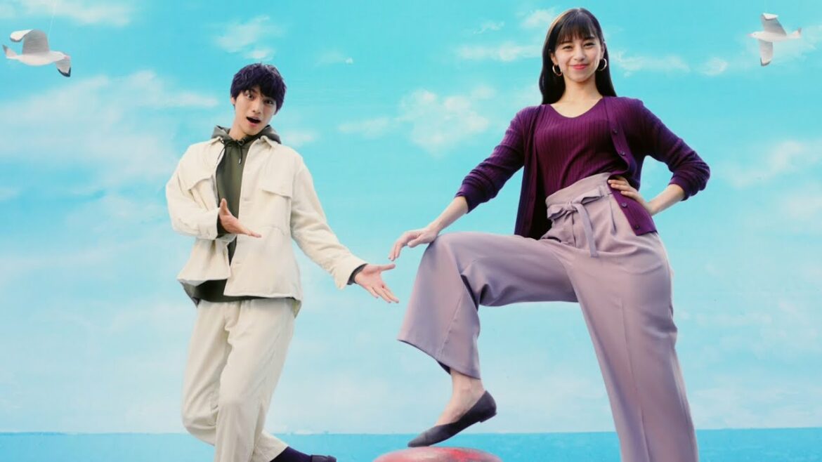 中条あやみ＆福士蒼汰、息ぴったりな脚長ダンス！　「ジーユー」新CMが公開