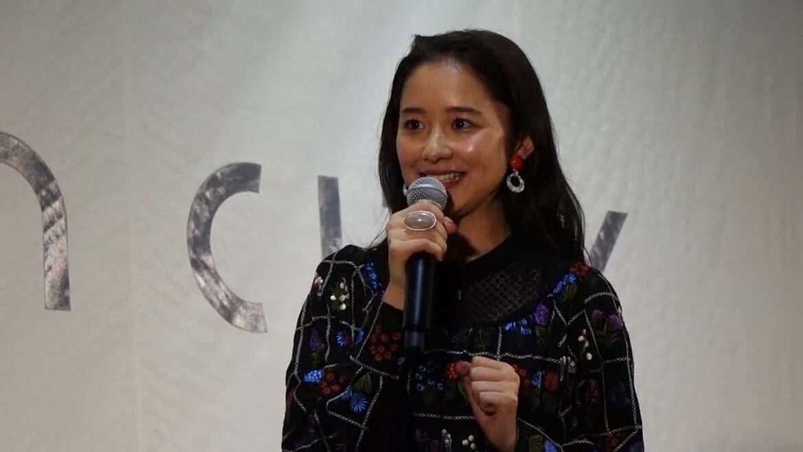 堀田真由、イルミネーション点灯式に！