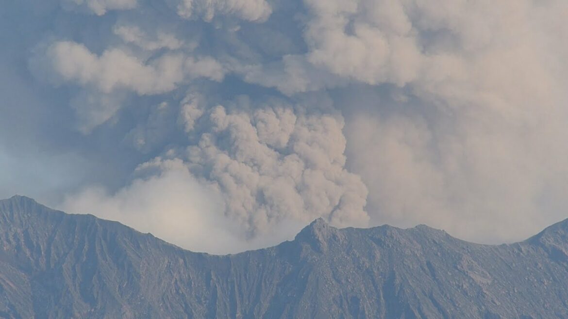 Explosion scene of Sakurajima　桜島の噴火 2015.1.3
