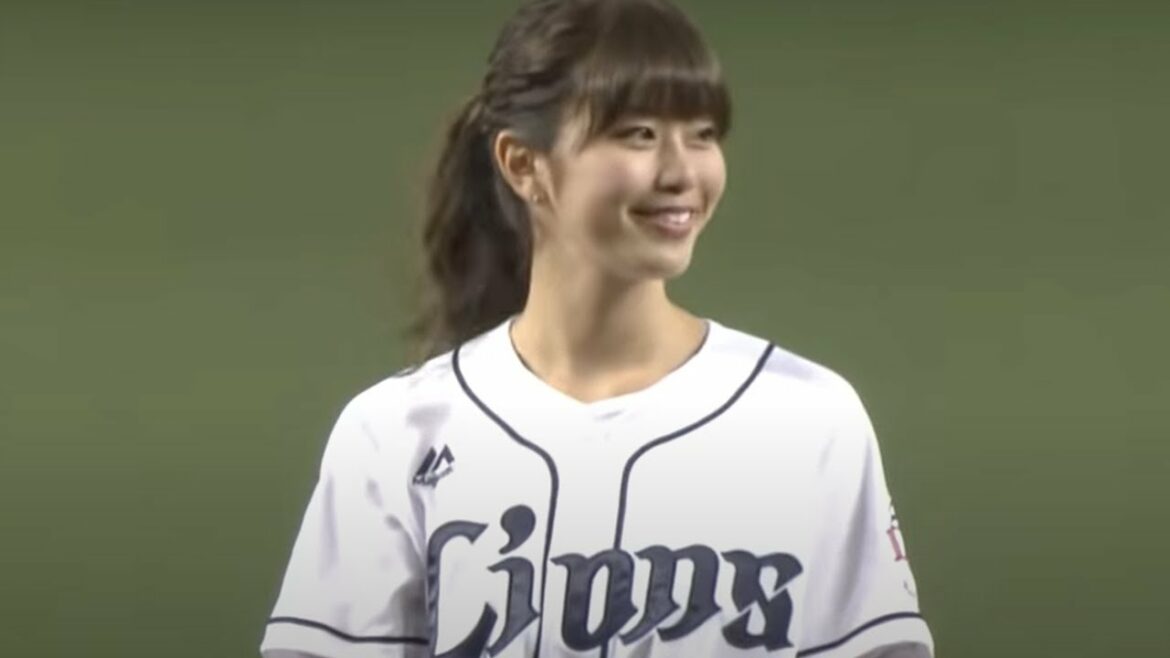 【まさかの展開】稲村亜美が始球式で陽岱鋼に打たれて計測不能！！