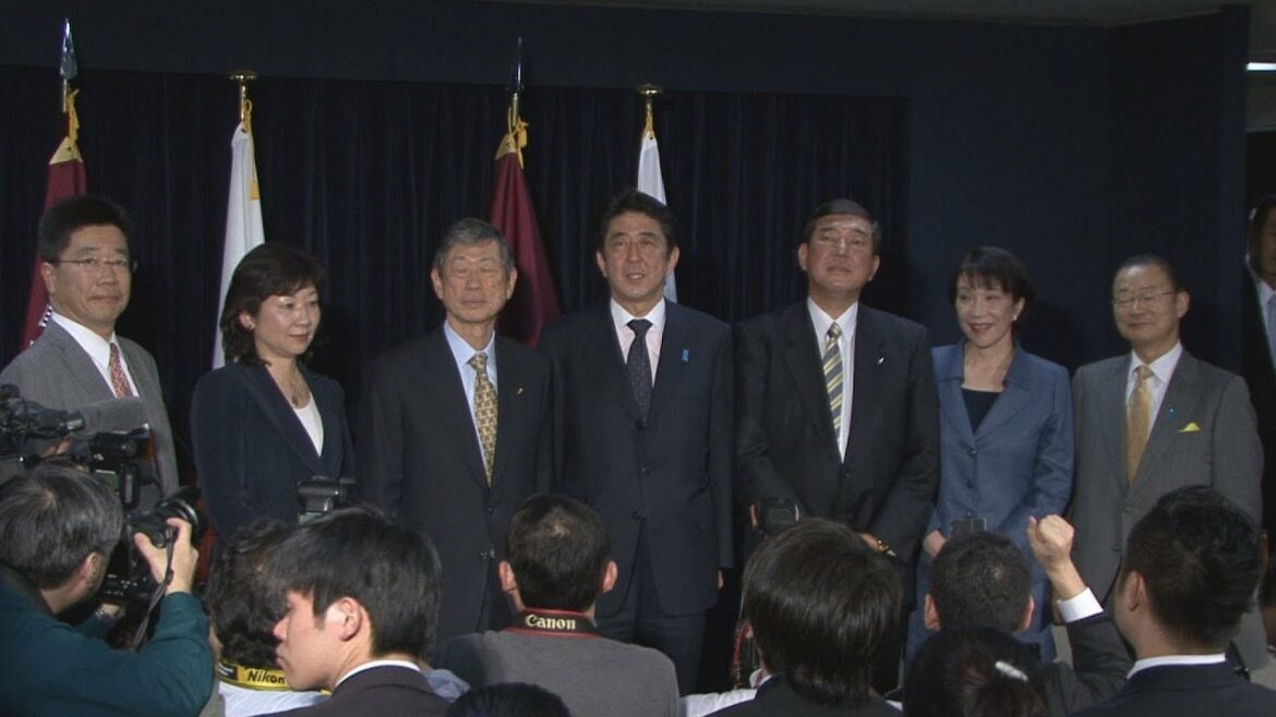 自民新執行部が発足 総務に野田氏、政調は高市氏