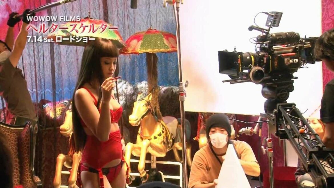 映画「ヘルタースケルター」の世界 極彩の蜷川ワールド篇