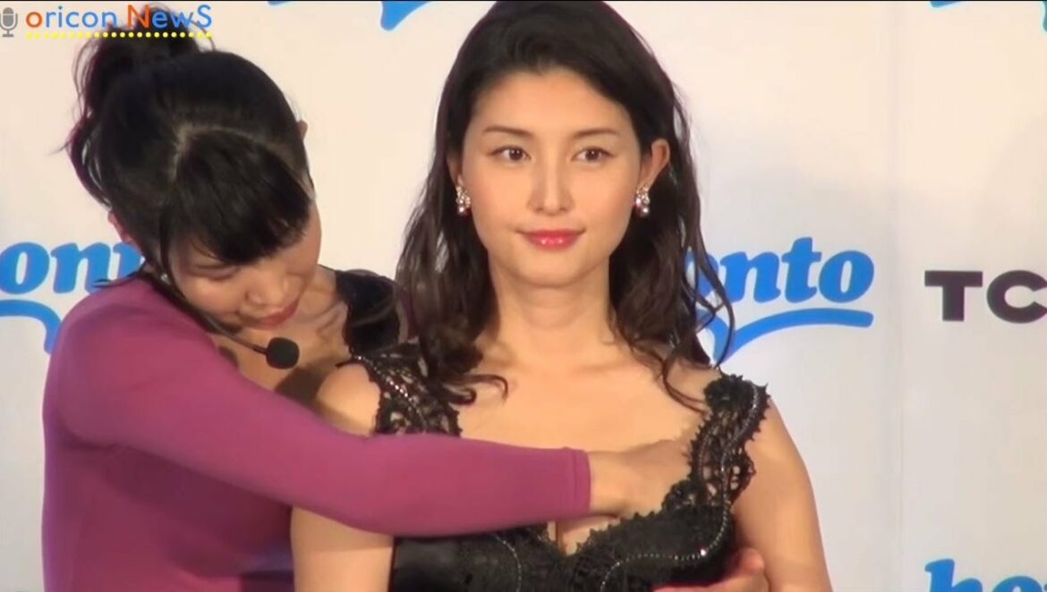 橋本マナミ、公開おっぱいマッサージ　今年も愛人宣言　『寝ながら美乳 つけナイトブラ』（主婦の友社）14万部突破記念「美乳になろう」イベント