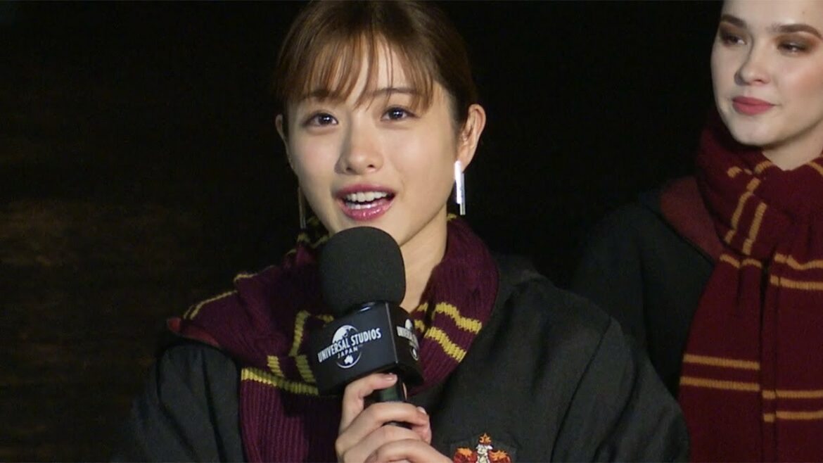 石原さとみ、USJ「ハリポタ」“冬の魔法界”に感動「ただキレイだけじゃない！」
