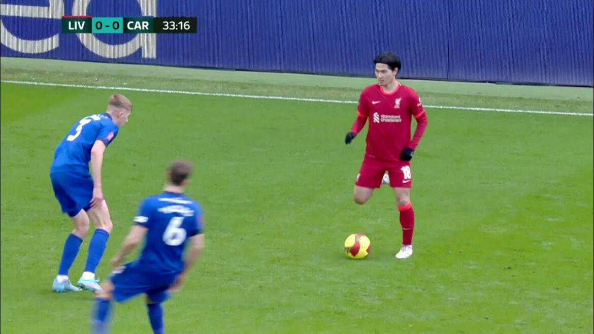 南野拓実が節目の50試合目をゴールで祝う！交代時にはクロップと笑顔で抱擁…