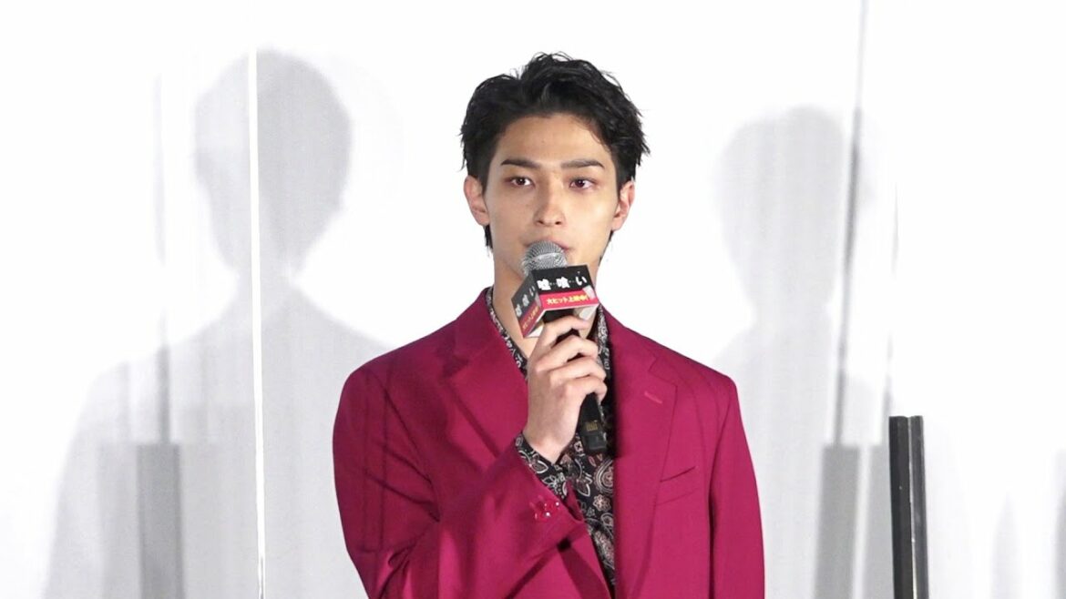 横浜流星、オールバックのワイルドヘア披露 サプライズ手紙に感動「うれしいです」 映画『嘘喰い』公開記念舞台挨拶 横浜流星、オールバックのワイルドヘア披露 サプライズ手紙に感動「うれしいです」 映画『嘘喰い』公開記念舞台挨拶