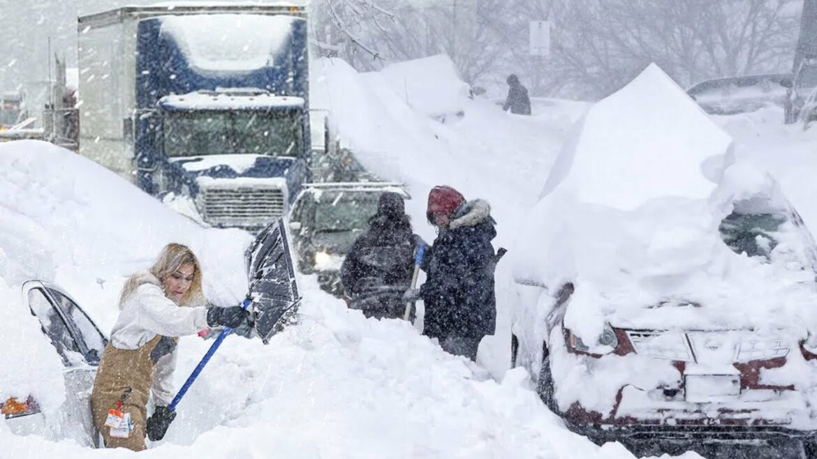 Japan Paralyzed! Abnormal Snow Storm in Sapporo, Hokkaido (Feb. 07, 2022)