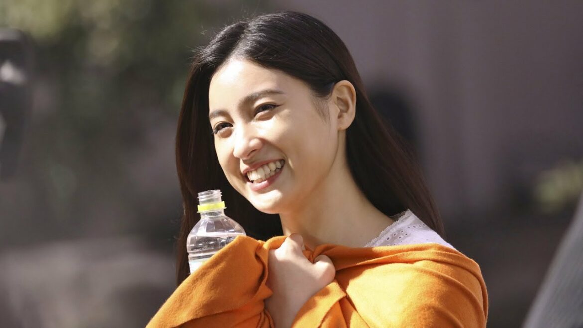 土屋太鳳、“大自然”セットで思わず「ひゃあ！」　楽曲はCornelius×ヨルシカ」　「い・ろ・は・す」新テレビCMが公開