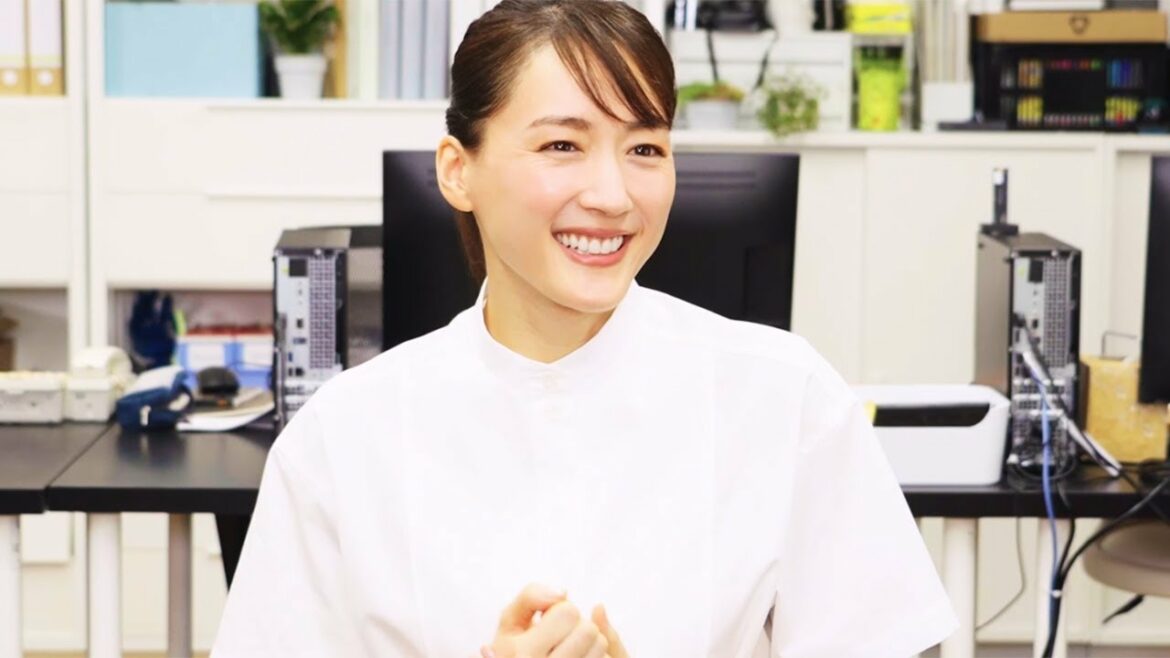 綾瀬はるか、得意の早口言葉を披露！　成功？失敗？思わず笑ってしまう姿も　NTTドコモ新CM「あなたと世界を変えていく。」人間拡張編インタビュー