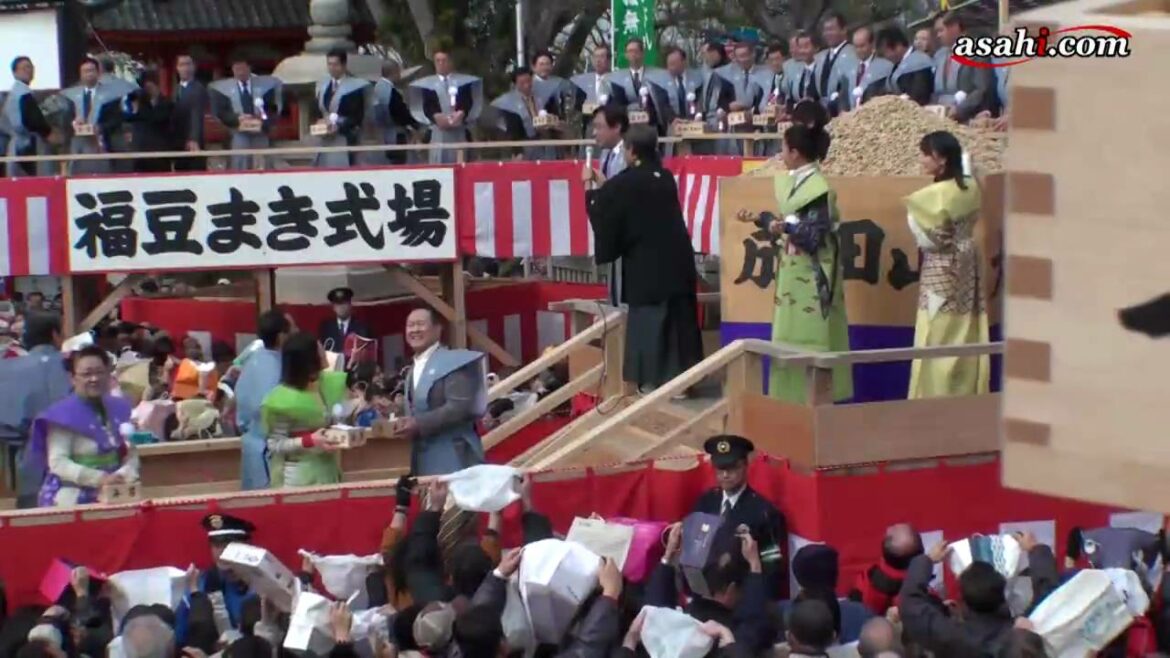 福よ「ウェルかめ」、倉科カナさん豆まき　成田山不動尊