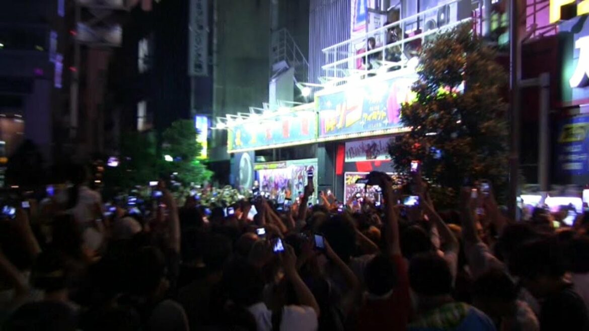 AKB48 前田敦子最後の劇場公演後登場！あっちゃん 2012.8.27