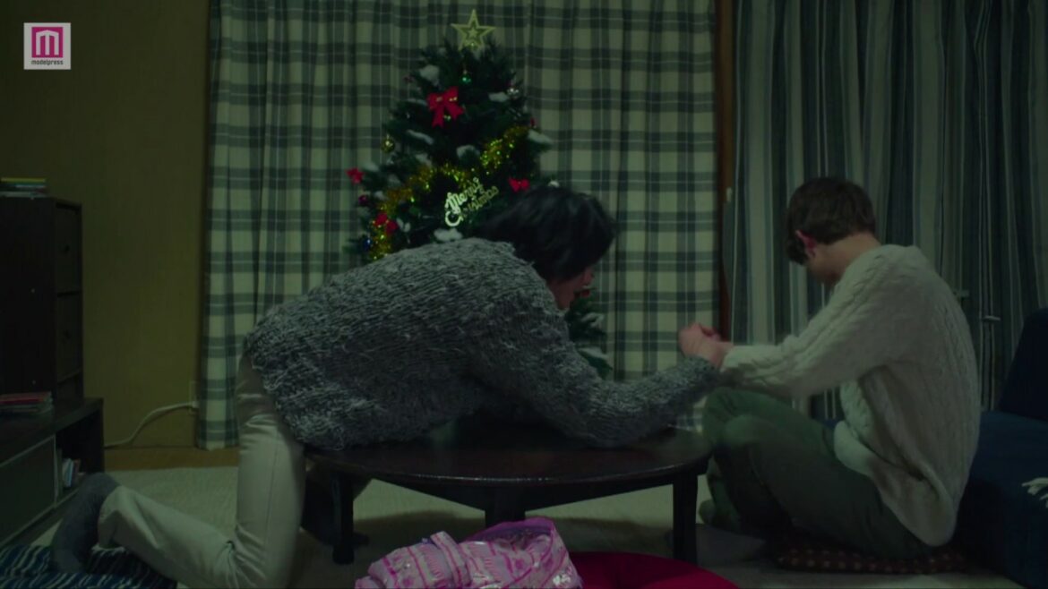 宮沢氷魚、激しくキスを迫られる 映画『his』本編シーン