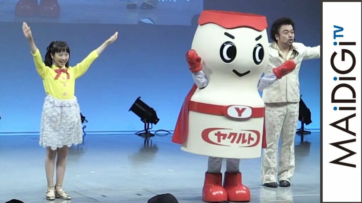 本田望結、ヤクルトマンと“ゼッコー腸ダンス”　「ヤクルトマン」誕生記念イベント3