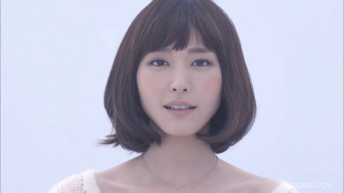 Canon EOS kiss X7(ホワイト) ｢WHITE KISS｣篇 - 新垣結衣 ♪ ｢We Wish You a Merry Christmas｣