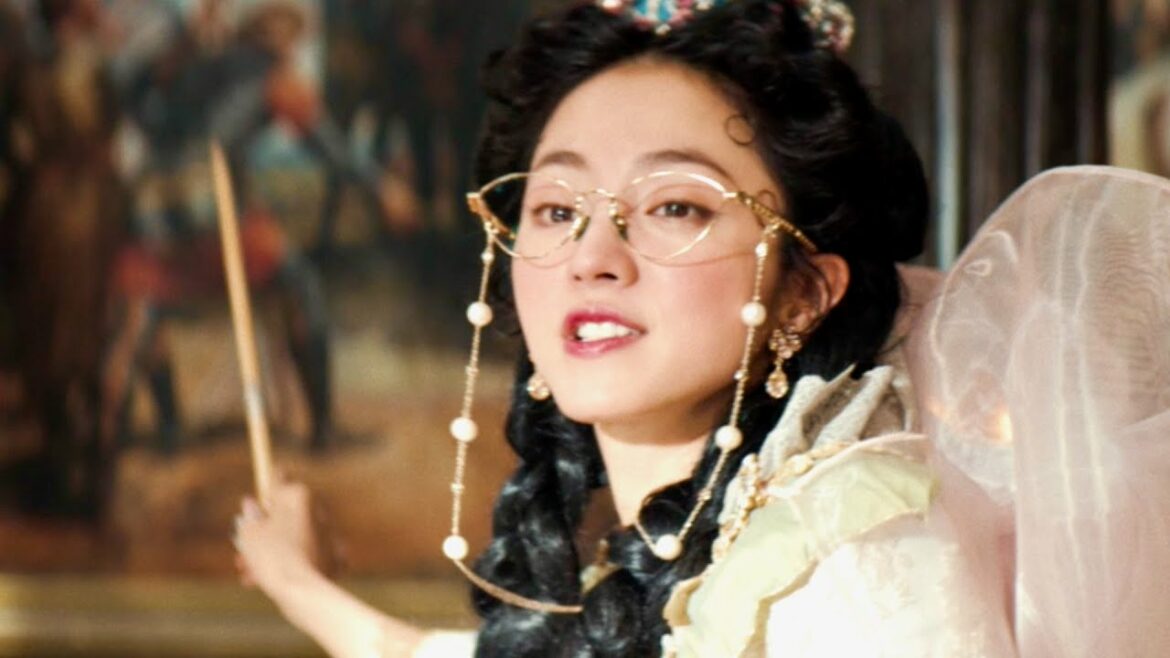 UQUEEN・満島ひかり、指揮棒を振りかざし松田龍平に圧をかけ踊らせる/UQ mobile CM UQUEEN・満島ひかり、指揮棒を振りかざし松田龍平に圧をかけ踊らせる/UQ mobile CM