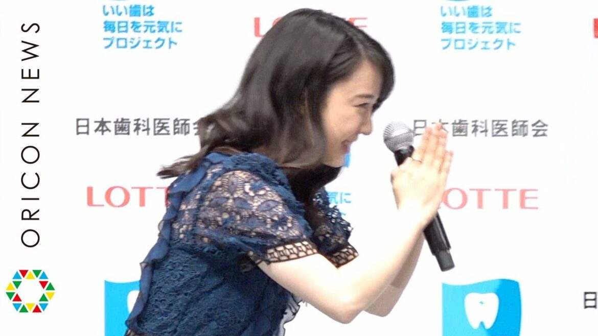 上白石萌音、溝端淳平とドキドキ見つめ合い！眼福で拝むキュートな姿　『ベストスマイル・オブ・ザ・イヤー 2020』授賞式