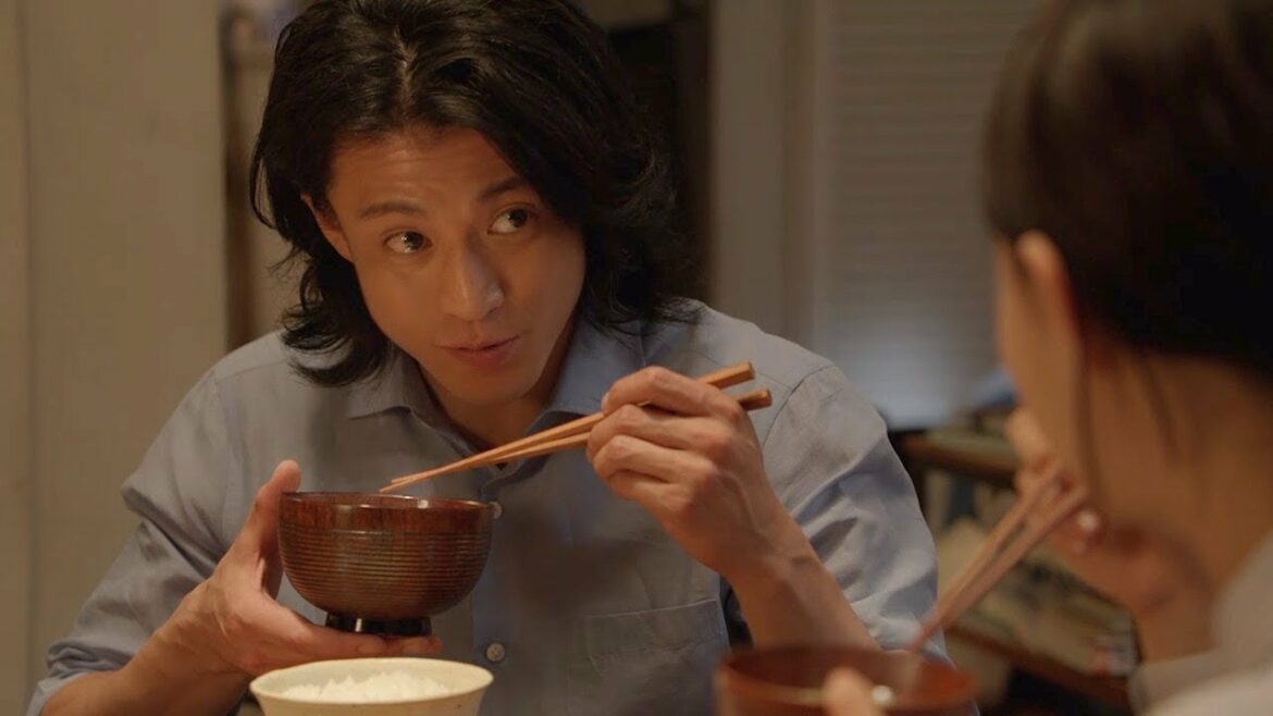 小栗旬＆杉咲花、初共演で無邪気な兄妹を演じる　味の素『ほんだし』新CM「うちのみそ汁がいちばんうまい篇」＆メイキング・インタビュー映像