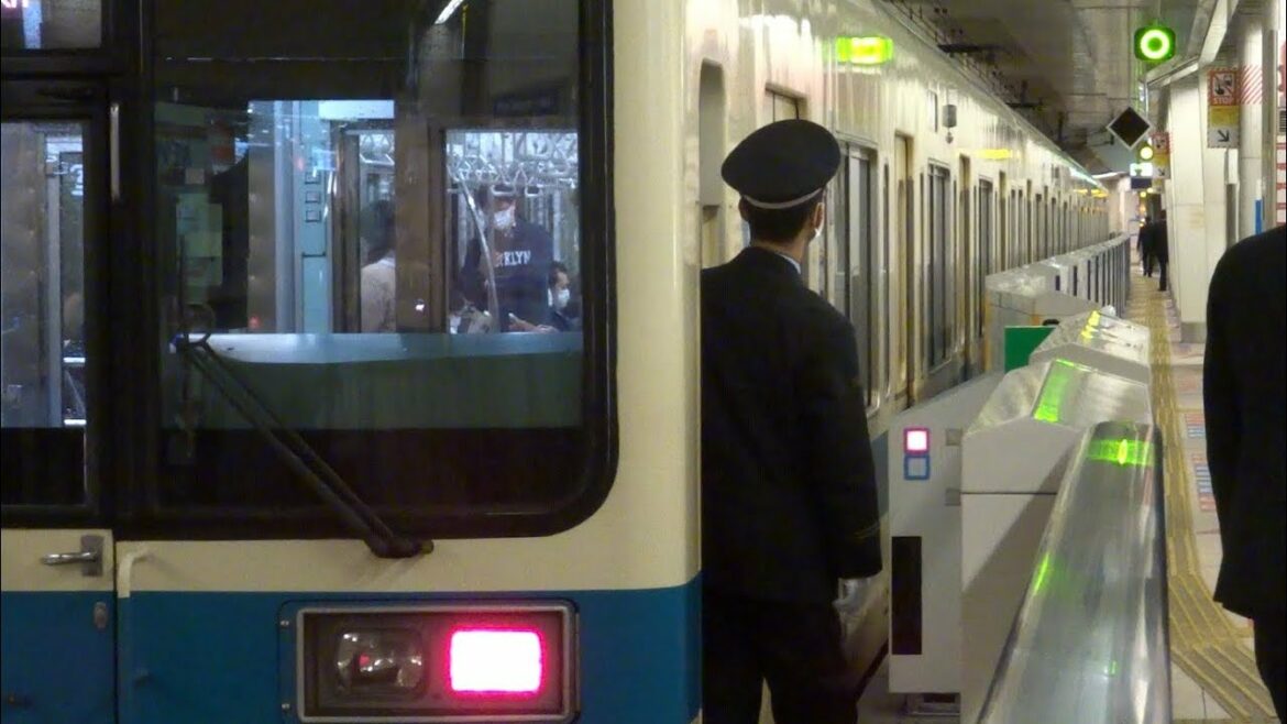 新宿駅 車掌確認動作＆ホームドア動作 【小田急線】