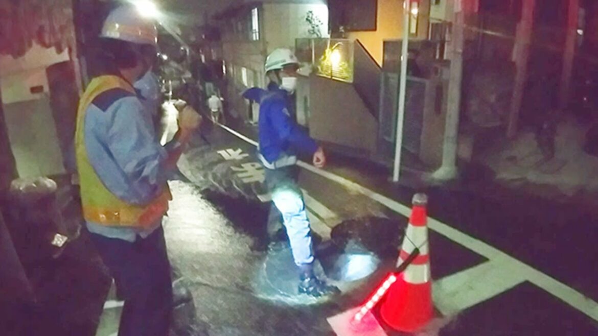 東京・埼玉で震度5強　各地で水道管破裂か