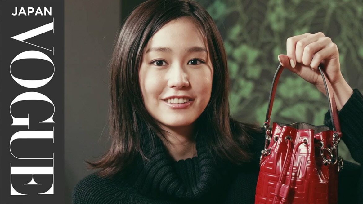 桐谷美玲のバッグの中身は？必見のプライベートなビューティーTIPS。| In The Bag | VOGUE JAPAN