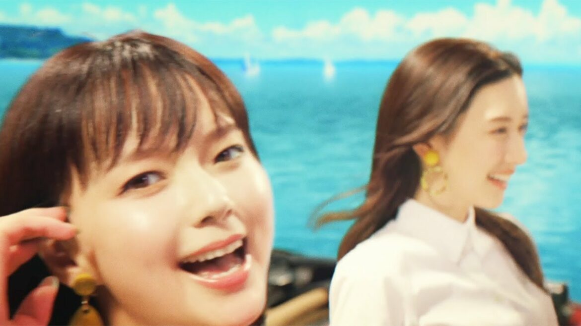 多部未華子&永野芽郁、オープンカーで海沿いドライブ! UQ mobile新CM「場面転換」編 多部未華子&永野芽郁、オープンカーで海沿いドライブ! UQ mobile新CM「場面転換」編