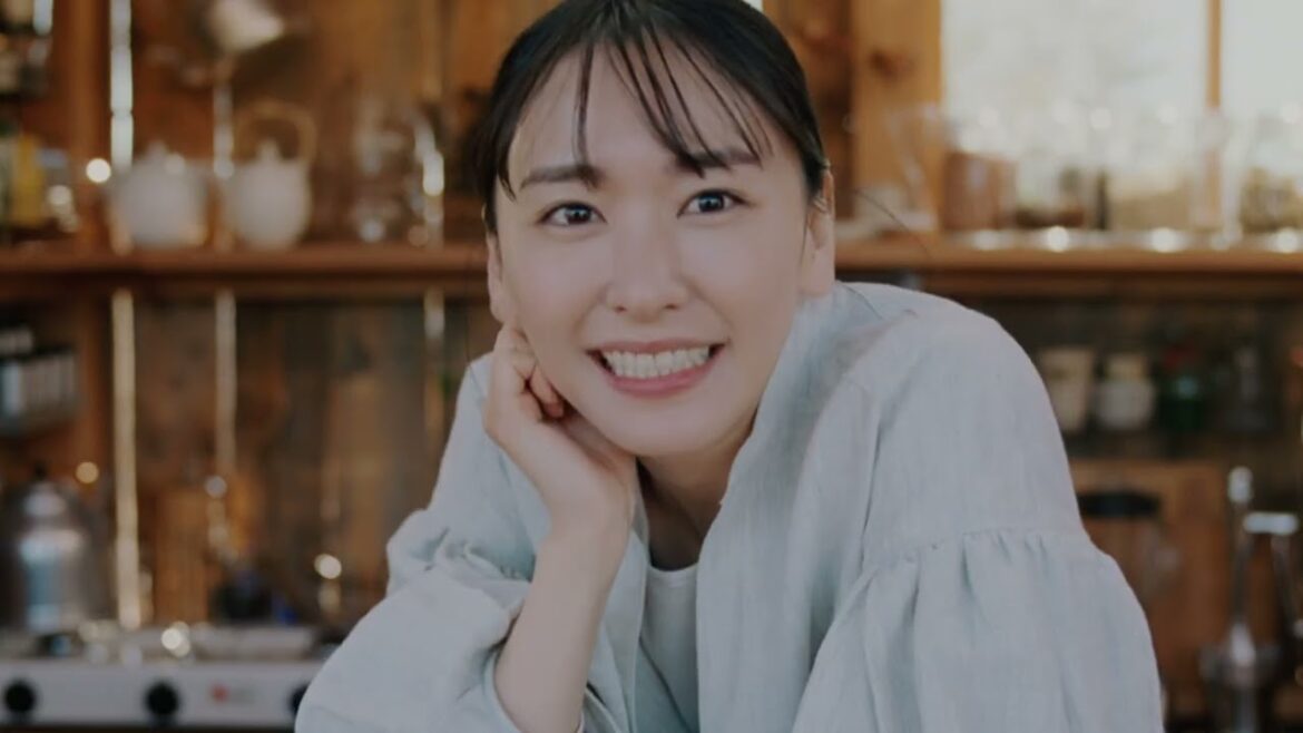 新垣結衣出演「アサヒ 十六茶」新TVCM お姉さんのこだわり編（15秒）