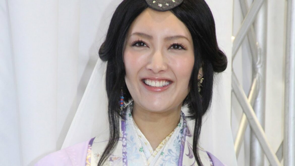 菜々緒、キックボクシングと加圧トレでスタイル維持！「au　WALLET Market」サービス開始記念イベント2　#Nanao　#event