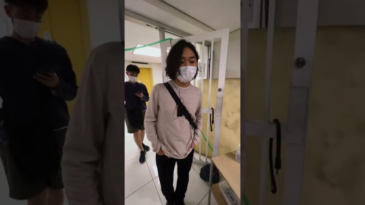 アルコール効かねぇ!【言霊荘×コワゾーコラボ】#shorts アルコール効かねぇ!【言霊荘×コワゾーコラボ】#shorts