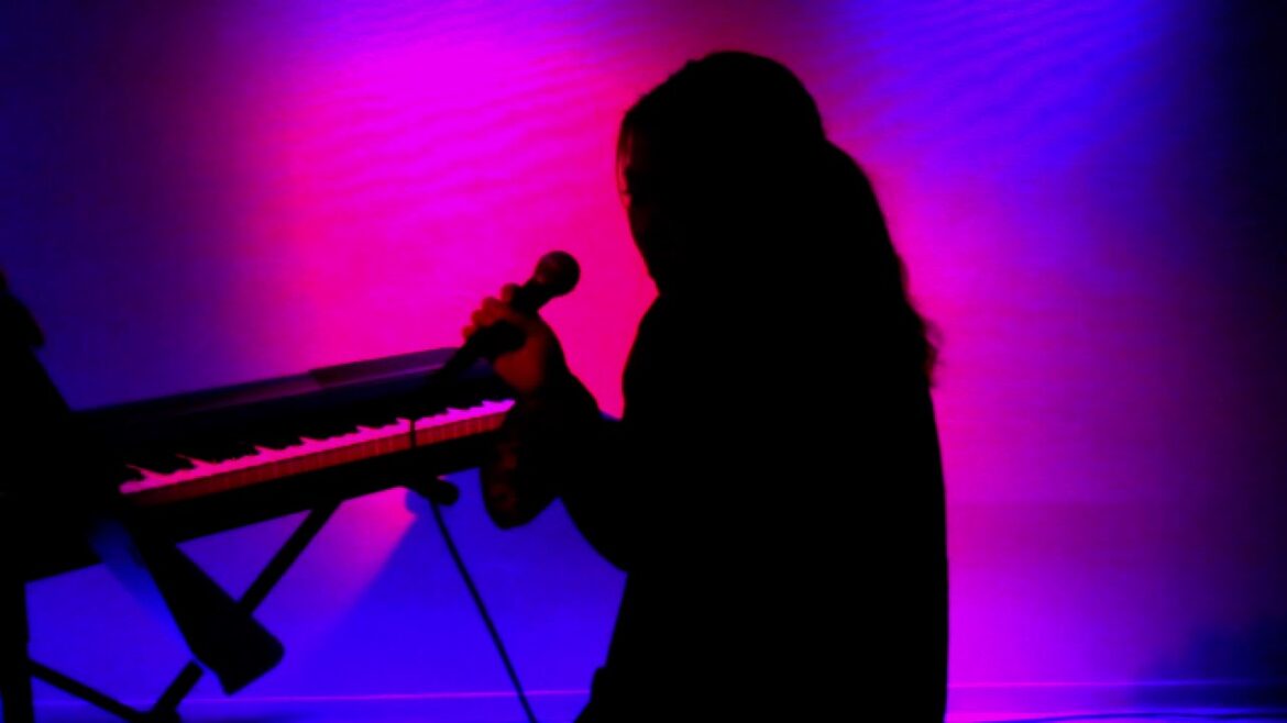 All Of Us / GLIM SPANKY (ドラマ『警視庁・捜査一課長 season3』主題歌)   唄 Kamommy