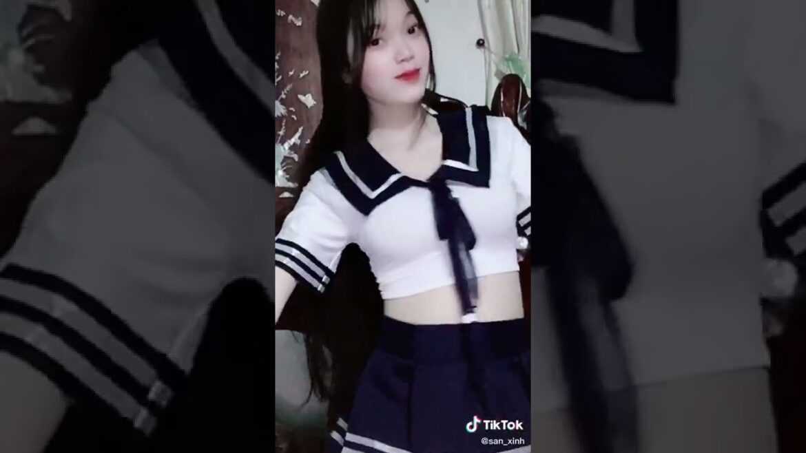 【#TikTok】体が細い美女  #shorts #short #JK #放送事故 #消される前に！ #パンチラ #かわいい #水着 #腰振り