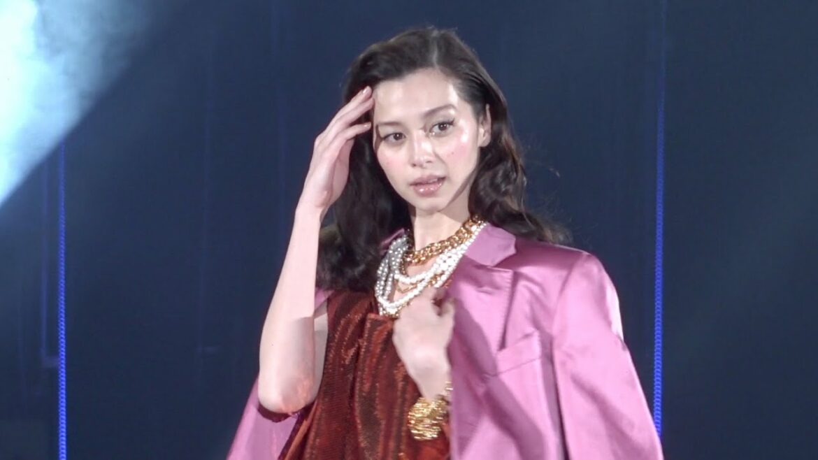 TGCが2年ぶり有観客で開幕！中条あやみが5回連続トップバッター　三吉彩花らランウェイ登場　『マイナビ 東京ガールズコレクション 2022 SPRING/SUMMER』