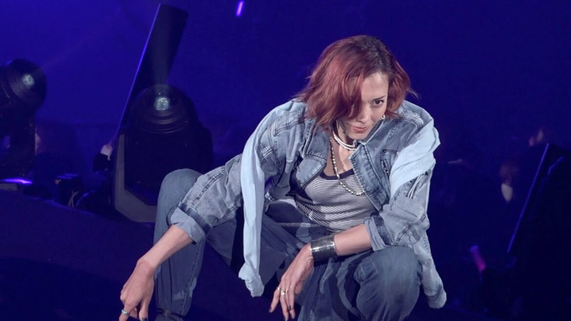 土屋アンナ、ヤンキー座りで決めポーズ TGCで圧巻ランウェイ 【東京ガールズコレクション 2022 SPRING/SUMMER】 土屋アンナ、ヤンキー座りで決めポーズ TGCで圧巻ランウェイ 【東京ガールズコレクション 2022 SPRING/SUMMER】