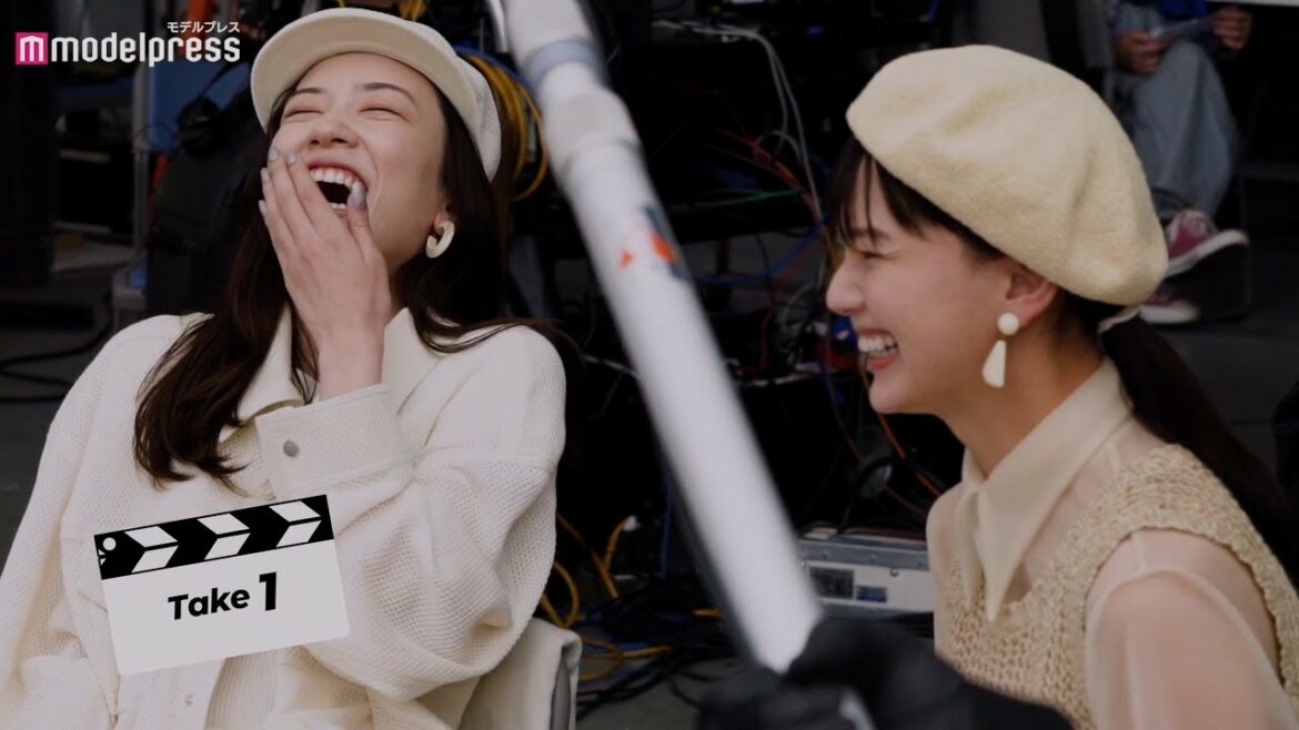 永野芽郁＆多部未華子“姉妹”、セリフ合わせに苦戦し笑い合う 仲良し撮影の裏側公開 UQ mobile新CM「映画撮影」篇・メイキング