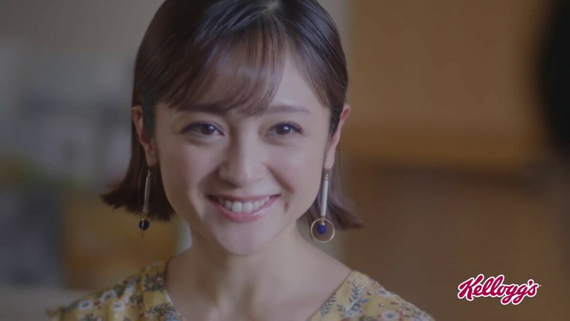 安達祐実、ミルクボーイと漫才初コラボ！？笑顔でツッコミ ケロッグWEB動画シリーズ「あがれ、腸能力。～キレイの腸能力篇～」