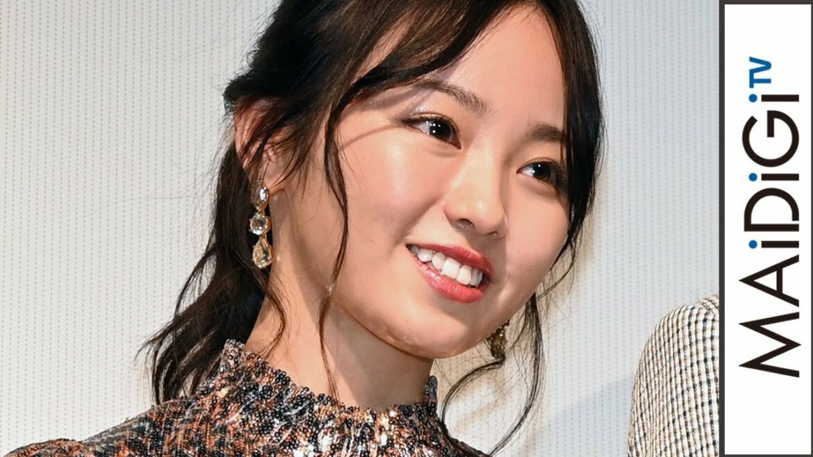 今泉佑唯、レオパード柄ミニワンピでキュートに脚見せ　ビジューアクセで華やかに