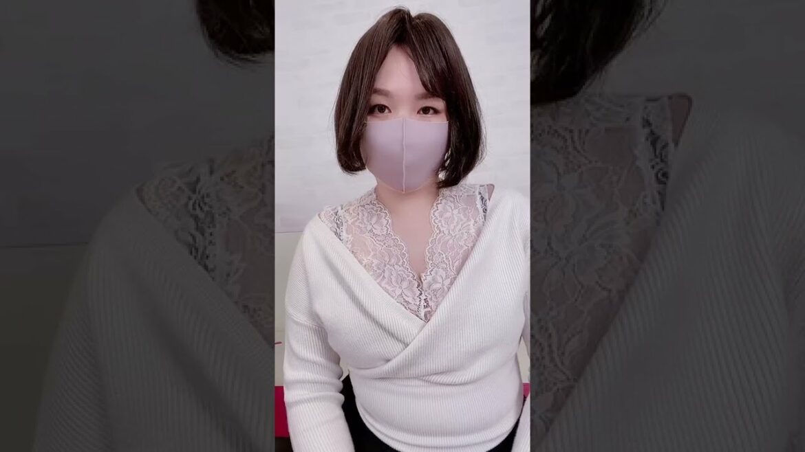 おっぱいが⁉胸を揺らす人妻の衝撃映像♡　#shorts