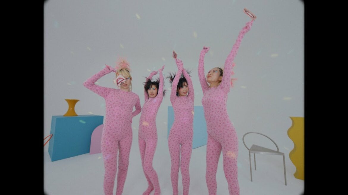 CHAI – まるごと – "WHOLE" – Official Music Video CHAI - まるごと - "WHOLE" - Official Music Video