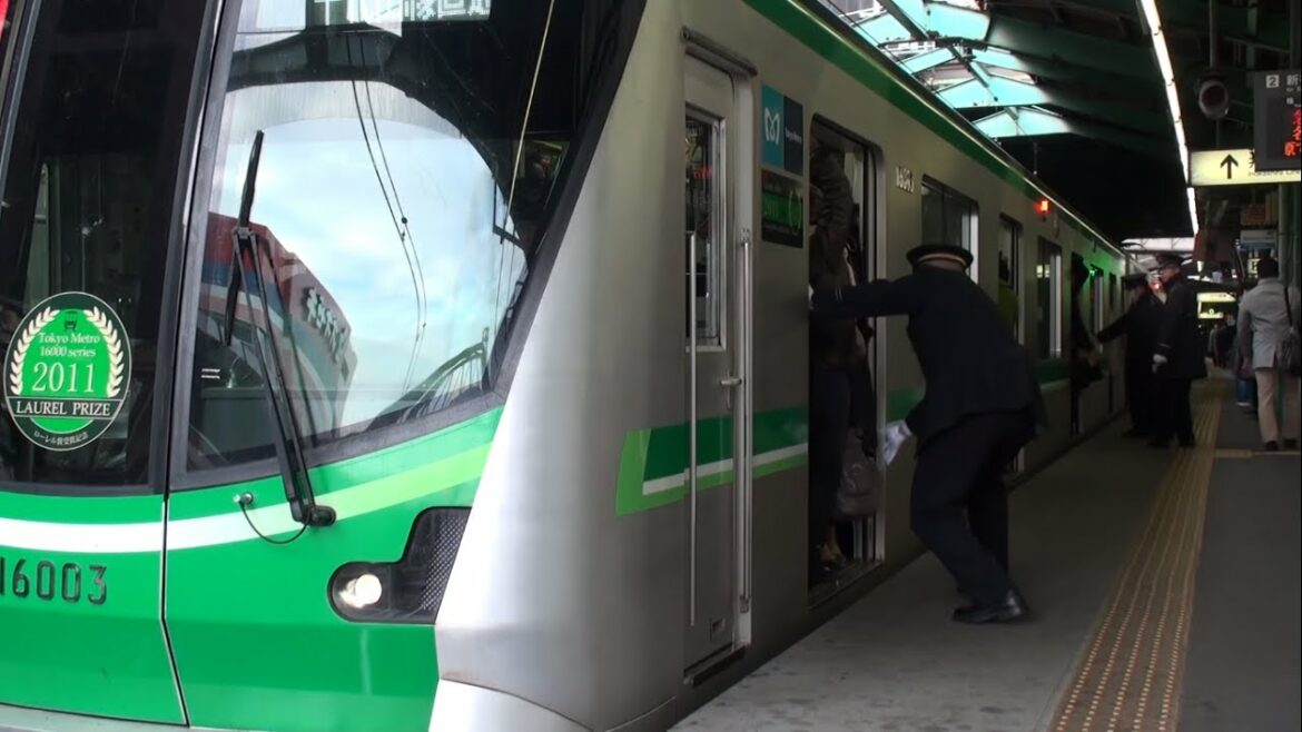 【地上時代】【超過密】最混雑区間の朝ラッシュ 小田急線下北沢 2 Japan Tokyo Busy Trains Odakyu Electric Railway Odawara Line 【地上時代】【超過密】最混雑区間の朝ラッシュ 小田急線下北沢 2 Japan Tokyo Busy Trains Odakyu Electric Railway Odawara Line