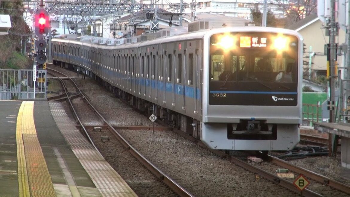 【小田急線】【3082×10 3082F】【通勤車両 3000形】【10両固定編成】【秦野駅 到着➡停車➡発車】【神奈川県 秦野市】【小田急小田原線 小田急電鉄】 【小田急線】【3082×10 3082F】【通勤車両 3000形】【10両固定編成】【秦野駅 到着➡停車➡発車】【神奈川県 秦野市】【小田急小田原線 小田急電鉄】
