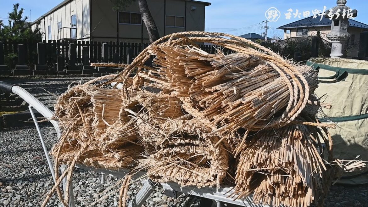 啓蟄に合わせ、恒例の「こも外し」　秋田市・天徳寺