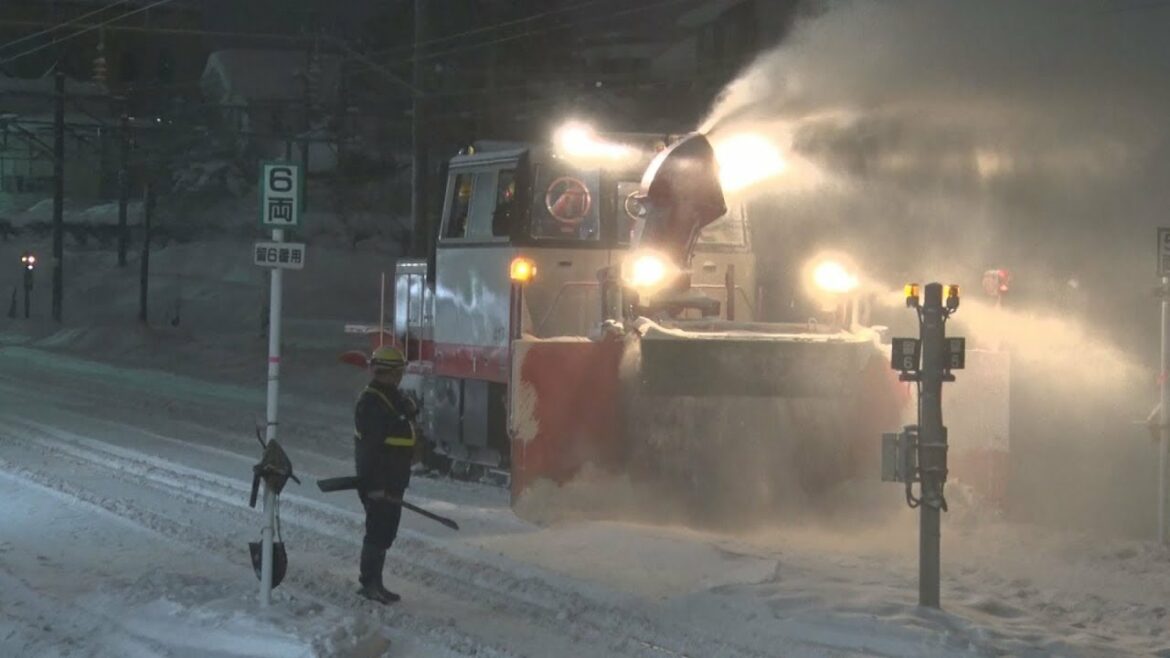 「運行守る」雪と格闘 JR北海道、夜間作業公開