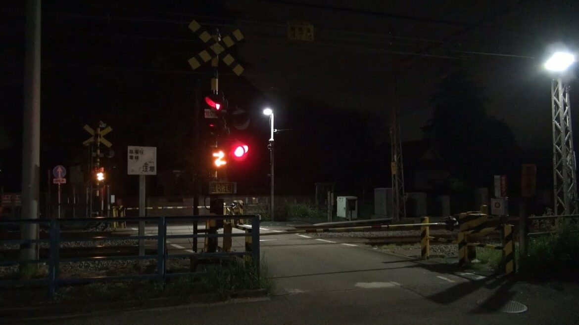 【小田急線】【ジョイント音】【踏切】【カンカン】【神奈川県　秦野市】【小田急小田原線　小田急電鉄】