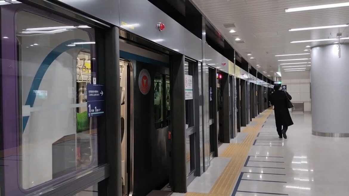 【8両運転開始】東京メトロ南北線 後楽園駅 ホームドア延伸部での発着シーン