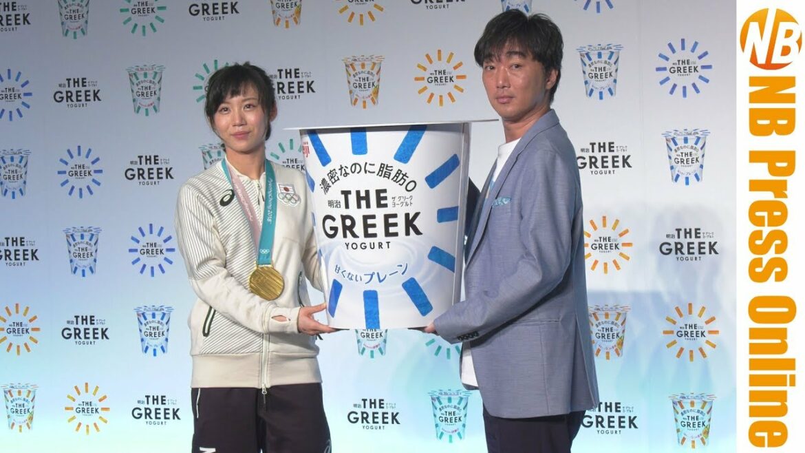 あま～い！スピードスケート高木美帆選手、スピードワゴン小沢と一緒に明治ギリシャヨーグルト新商品発表会に登場