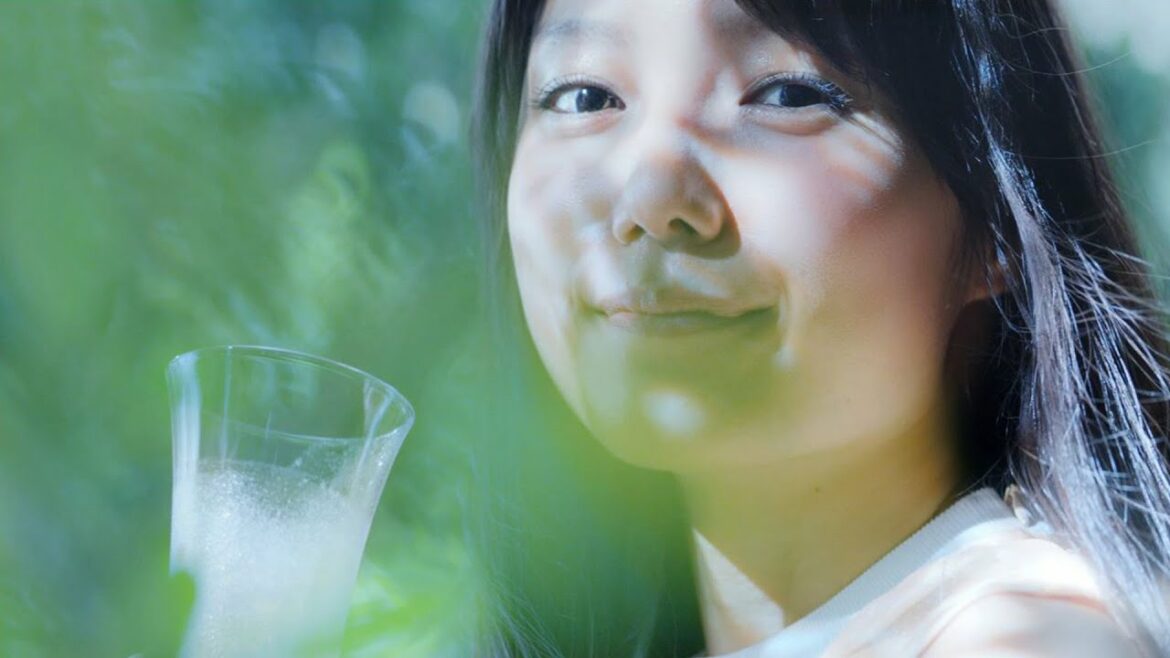 宮崎あおい、あふれる透明感で魅了　カゴメ『トマトジュースプレミアム』新TVCM「トマト、澄みわたる2016」篇