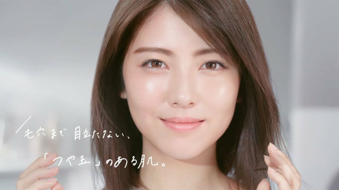 浜辺美波、つや玉美肌でほほ笑み　圧倒的な透明感で魅了　「エリクシール ファースト エイジングケア」新CM
