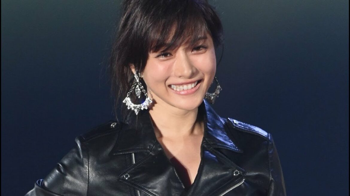 石原さとみ、黒のライダース姿で観客魅了！ガールズアワード初登場「ガールズアワード2015 SPRING／SUMMER」　#Satomi Ishihara　#Girls Award