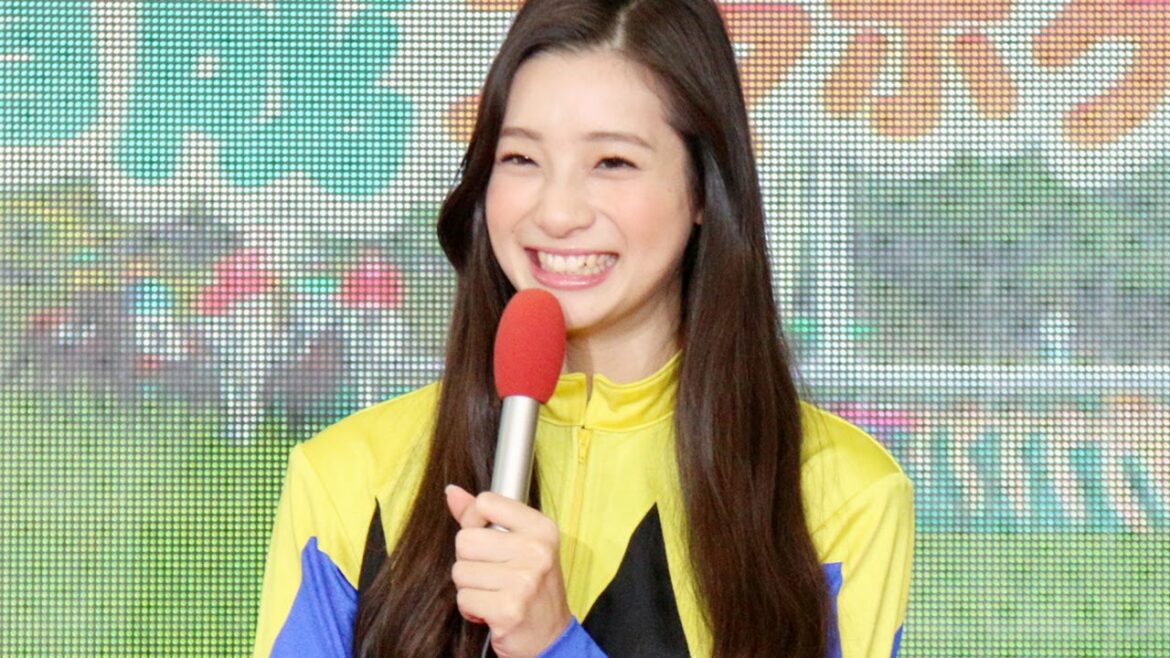 足立梨花、ジョッキーの“勝負服”姿で登場！「ちょっと恥ずかしい」ゲーム「ダービーロード presented by みんなの KEIBA」配信記念イベント1　#Rika Adachi