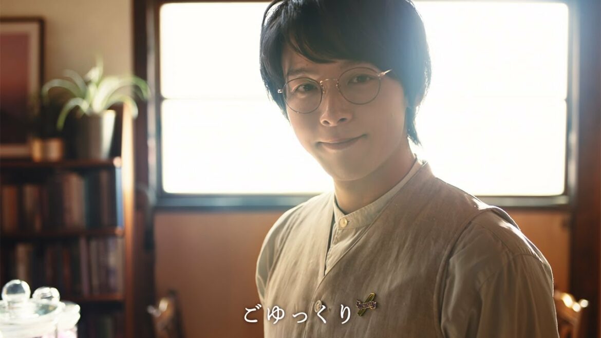 中村倫也、癒やしのほほ笑みで接客　カフェのマスターに！　「贅沢ルマンド」新CM「カフェ・ド・ルマンドへようこそ」編